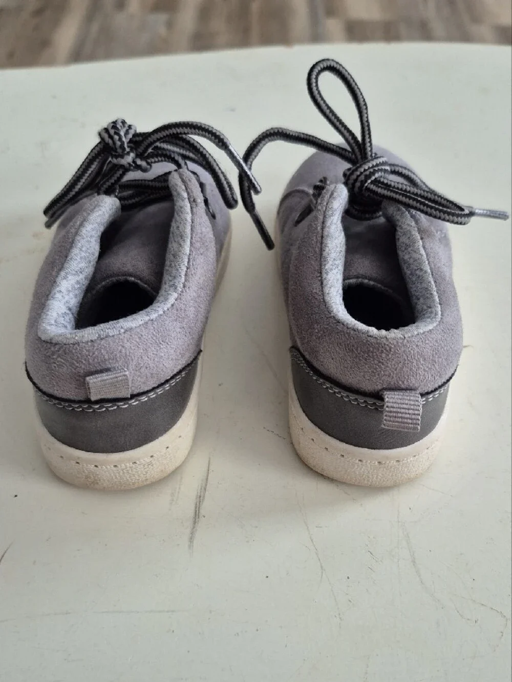 Carter's Grey Suede Kids Boys Lace-Up Closure Sneakers Rubber Sole Size 8